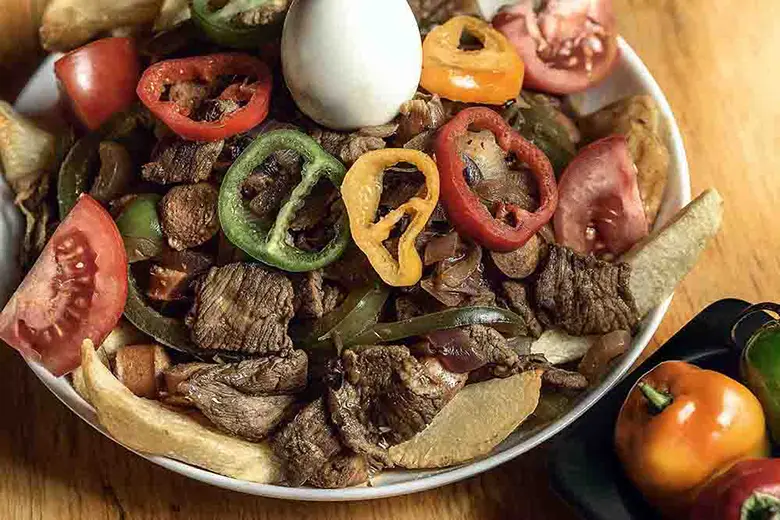 como se prepara Pique a lo Macho Cochabambino paso 2 Receta Pique a lo macho de Bolivia